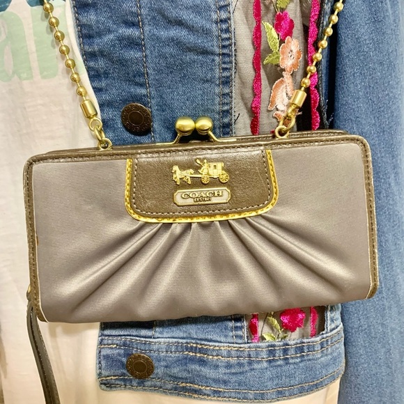 Coach wallet clutch bag. - Picture 2 of 15